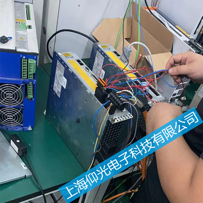 �Ơ�Ħ��������f01�S�޹�˾-Servostar 600���@ʾF01�S��